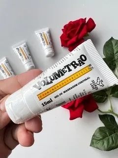 Frasco Oficial Original Gel Volumetrão na mão mostrando tamanho